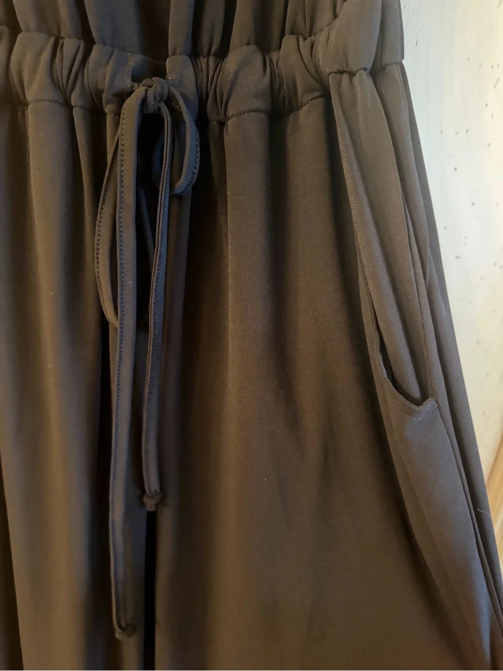 VENUS sleek black